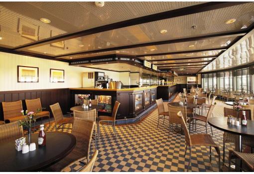 Una de las cafeterías a bordo